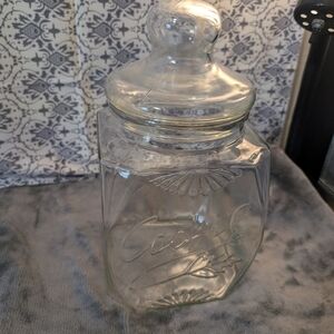 Clear Glass Cookie Jar with Lid